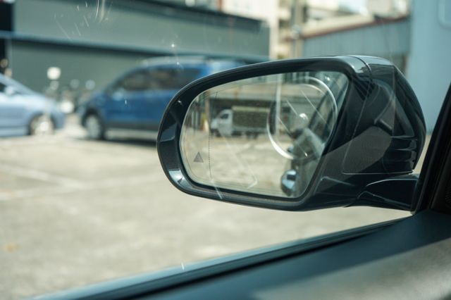 2017年出廠18年領牌小改款、里程9萬多、電動座椅、倒車顯影、盲點、天窗、導航、電動方向盤、整備中  第12張相片