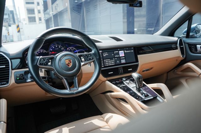 V6版4WD、僅跑2萬多、渦輪增壓、定速、倒車顯影、導航、雙前電座、雙區恆溫、通風座椅、電動尾門  第10張相片