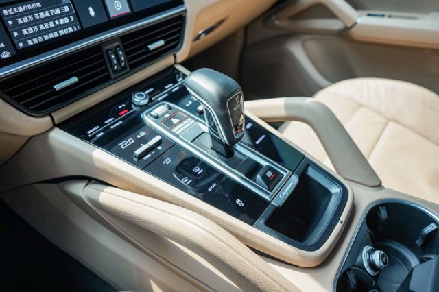 V6版4WD、僅跑2萬多、渦輪增壓、定速、倒車顯影、導航、雙前電座、雙區恆溫、通風座椅、電動尾門  第13張相片