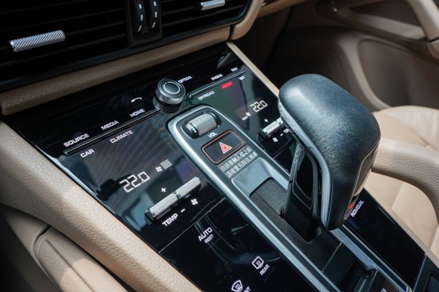 V6版4WD、僅跑2萬多、渦輪增壓、定速、倒車顯影、導航、雙前電座、雙區恆溫、通風座椅、電動尾門  第14張相片