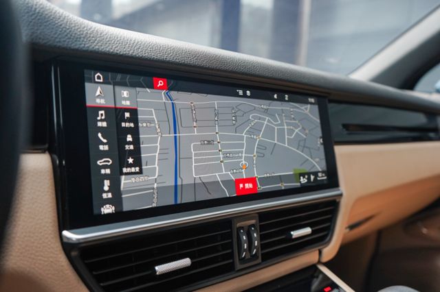 V6版4WD、僅跑2萬多、渦輪增壓、定速、倒車顯影、導航、雙前電座、雙區恆溫、通風座椅、電動尾門  第16張相片