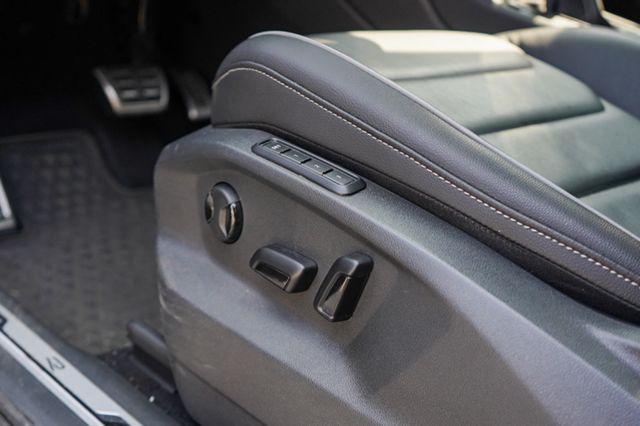 僅跑3萬多、渦增、4WD、空力套件、全景天窗、雙前電熱電座、定速、環景、抬顯、HK音響、電尾  第10張相片