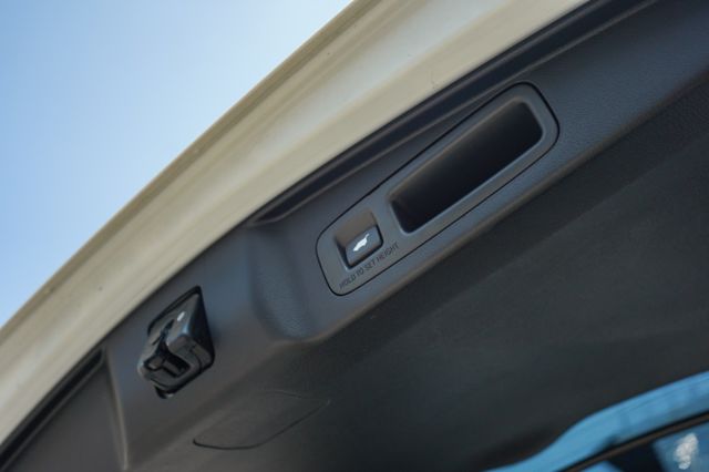 S版1.5、里程11萬多、渦輪增壓、電動尾門、環景、導航、全景天窗、免KEY、盲點、電子後視鏡、整備中  第9張相片