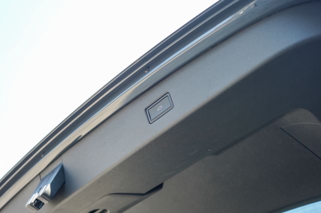 280TSI Elegance版、里程僅跑3萬多、環景、電動尾門、導航、電動座椅、盲點、免KEY、整備中  第9張相片