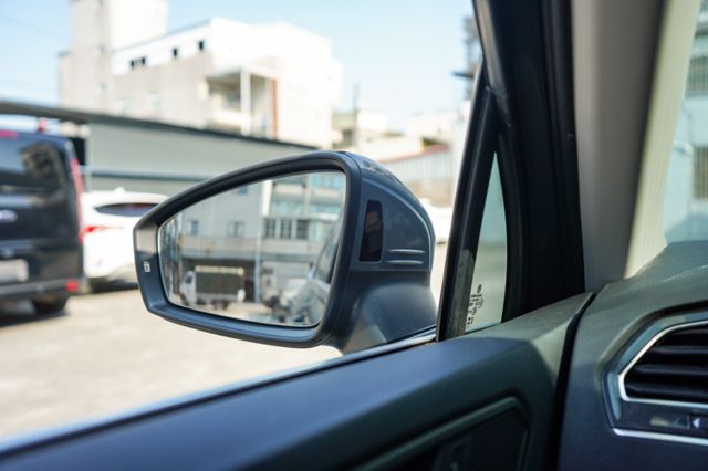 280TSI Elegance版、里程僅跑3萬多、環景、電動尾門、導航、電動座椅、盲點、免KEY、整備中  第12張相片