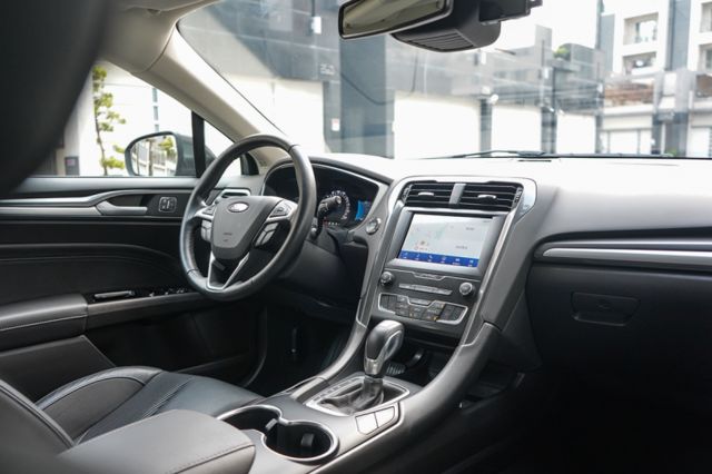 油電混和2.0、環景、導航、雙前電動座椅、免KEY、電熱椅、ACC跟車、定速、盲點  第9張相片