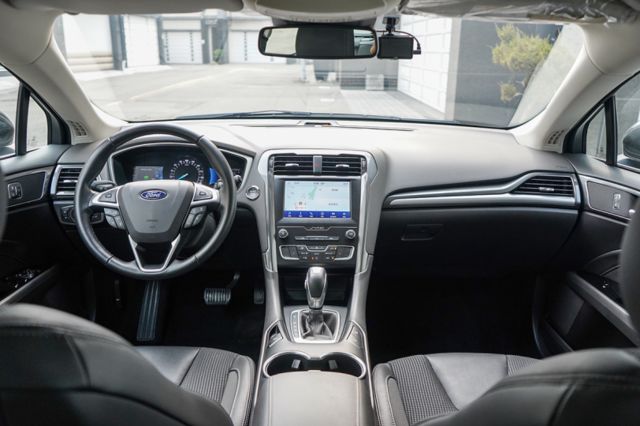 油電混和2.0、環景、導航、雙前電動座椅、免KEY、電熱椅、ACC跟車、定速、盲點  第10張相片