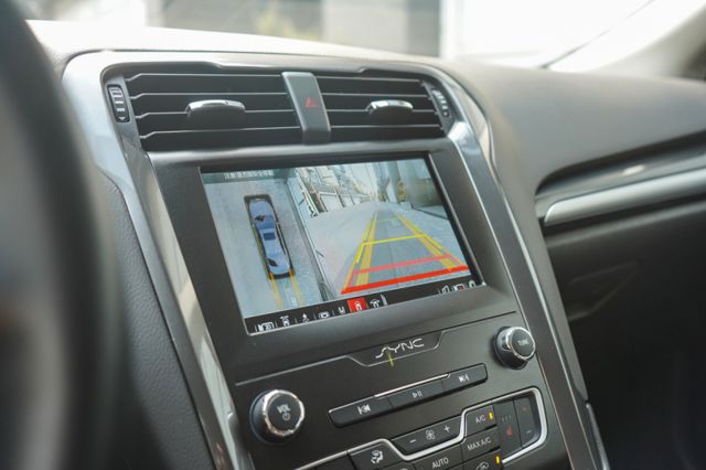 油電混和2.0、環景、導航、雙前電動座椅、免KEY、電熱椅、ACC跟車、定速、盲點  第18張相片