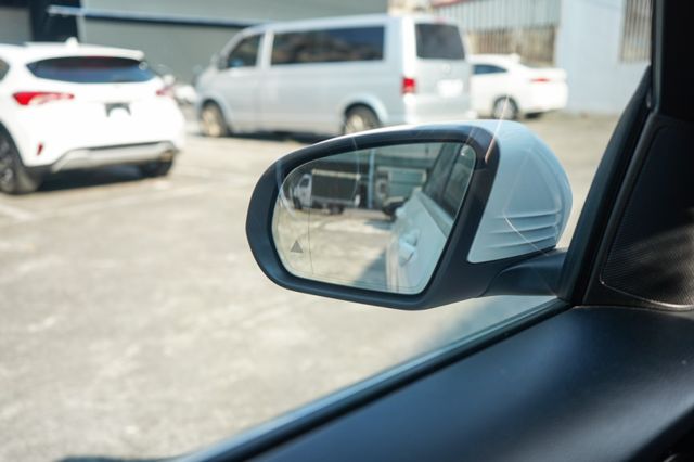 渦輪增壓、里程14萬、、自動停車、電動尾門、免KEY、換撥、盲點、定速、後輪驅動、電動方向盤、整備中  第13張相片