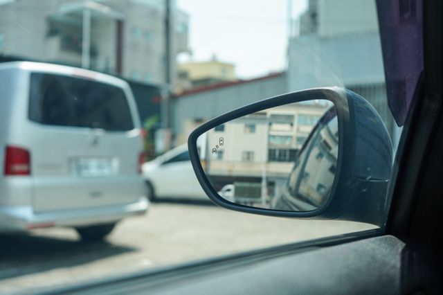 Ti-VCT成真版 1.5、里程僅跑7萬多、倒車顯影、定速、盲點、電子後視鏡、整備中  第9張相片