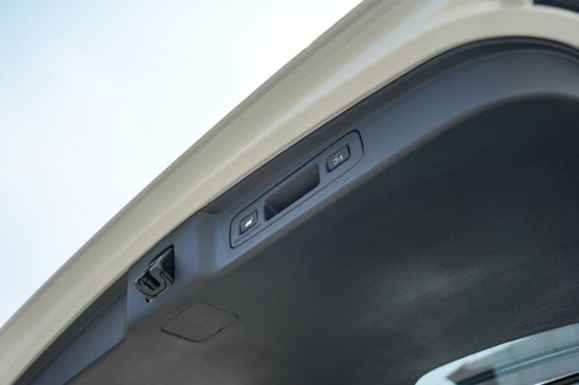 P版1.5、里程1千多、渦輪增壓、電動座椅、Bose音響、環景、導航、電動尾門、全景天窗、盲點、免key  第9張相片