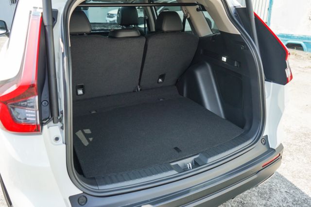 P版1.5、里程1千多、渦輪增壓、電動座椅、Bose音響、環景、導航、電動尾門、全景天窗、盲點、免key  第10張相片