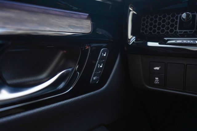 P版1.5、里程1千多、渦輪增壓、電動座椅、Bose音響、環景、導航、電動尾門、全景天窗、盲點、免key  第11張相片