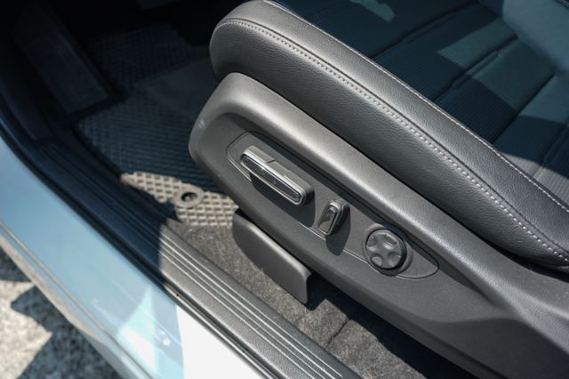 P版1.5、里程1千多、渦輪增壓、電動座椅、Bose音響、環景、導航、電動尾門、全景天窗、盲點、免key  第12張相片