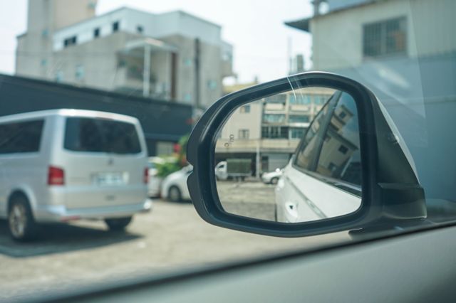 P版1.5、里程1千多、渦輪增壓、電動座椅、Bose音響、環景、導航、電動尾門、全景天窗、盲點、免key  第14張相片