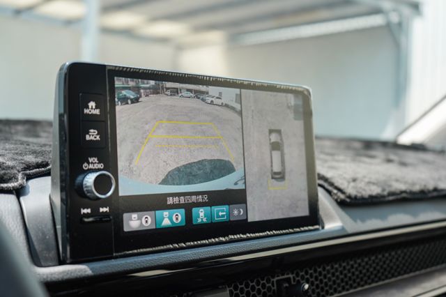 P版1.5、里程1千多、渦輪增壓、電動座椅、Bose音響、環景、導航、電動尾門、全景天窗、盲點、免key  第16張相片