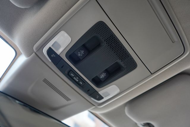 P版1.5、里程1千多、渦輪增壓、電動座椅、Bose音響、環景、導航、電動尾門、全景天窗、盲點、免key  第17張相片