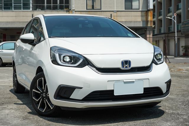 油電版、里程僅跑2萬多、倒車顯影、免KEY、定速、車偏警示、跟車、盲點、電子後視鏡、整備中  第1張相片