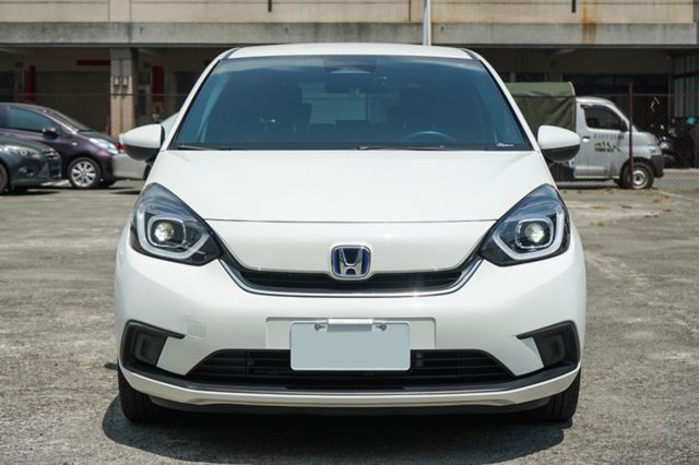 油電版、里程僅跑2萬多、倒車顯影、免KEY、定速、車偏警示、跟車、盲點、電子後視鏡、整備中  第2張相片