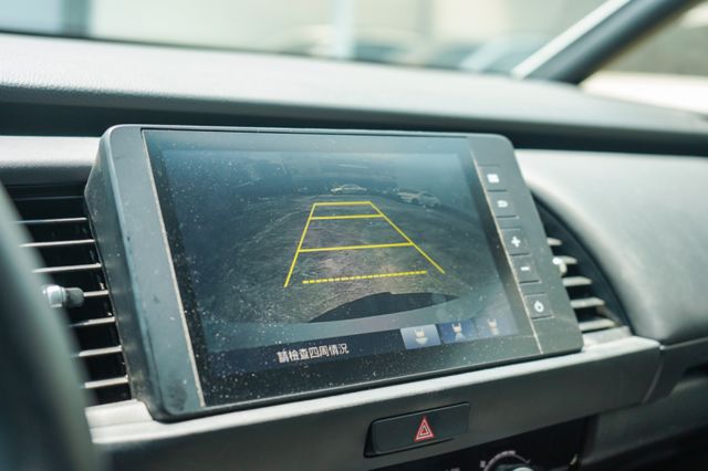 油電版、里程僅跑2萬多、倒車顯影、免KEY、定速、車偏警示、跟車、盲點、電子後視鏡、整備中  第9張相片