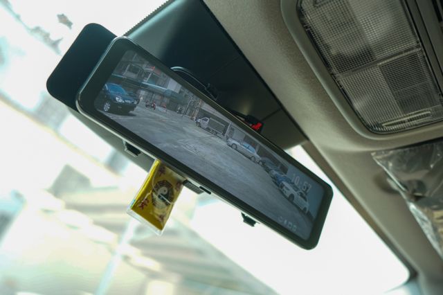 油電版、里程僅跑2萬多、倒車顯影、免KEY、定速、車偏警示、跟車、盲點、電子後視鏡、整備中  第11張相片