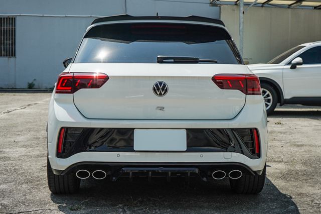 R版2.0、里程僅跑6萬、Beats音響、電動座椅、倒車顯影、方向盤加熱、電動尾門、整備中  第4張相片