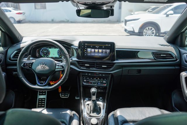 R版2.0、里程僅跑6萬、Beats音響、電動座椅、倒車顯影、方向盤加熱、電動尾門、整備中  第7張相片