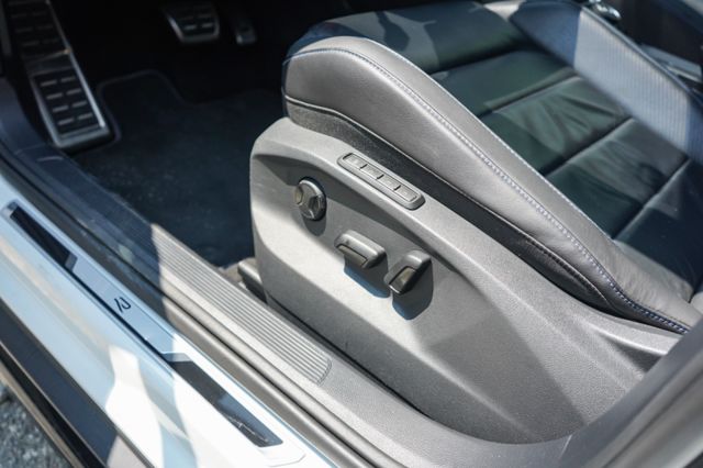 R版2.0、里程僅跑6萬、Beats音響、電動座椅、倒車顯影、方向盤加熱、電動尾門、整備中  第10張相片