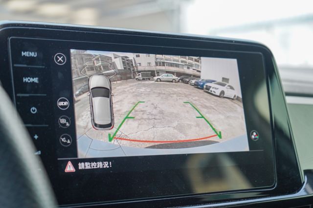 R版2.0、里程僅跑6萬、Beats音響、電動座椅、倒車顯影、方向盤加熱、電動尾門、整備中  第14張相片