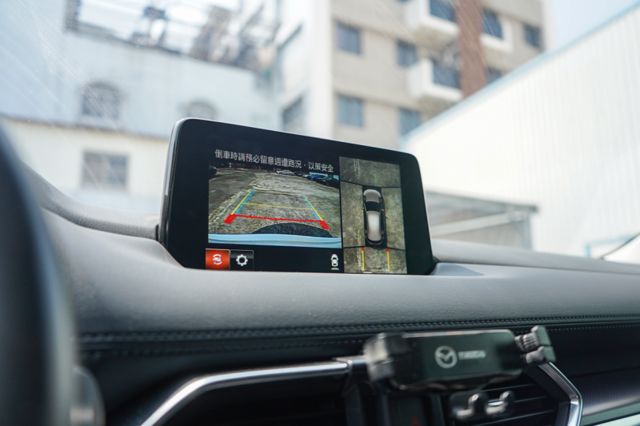 20Select版、里程僅跑6萬9、環景、盲點、電動座椅、免KEY、抬頭顯影、雙區恆溫、摸門  第9張相片