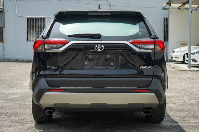 旗艦版換後尾門、里程僅跑5萬9、環景、電動座椅、導航、免key、電動尾門、整備中  第4張相片