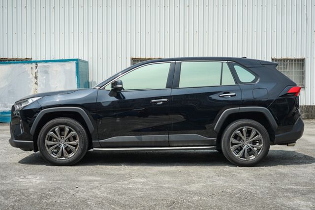 旗艦版換後尾門、里程僅跑5萬9、環景、電動座椅、導航、免key、電動尾門、整備中  第5張相片