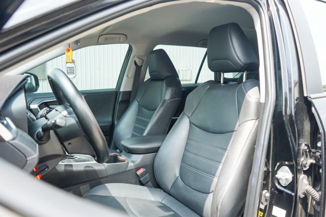 旗艦版換後尾門、里程僅跑5萬9、環景、電動座椅、導航、免key、電動尾門、整備中  第6張相片