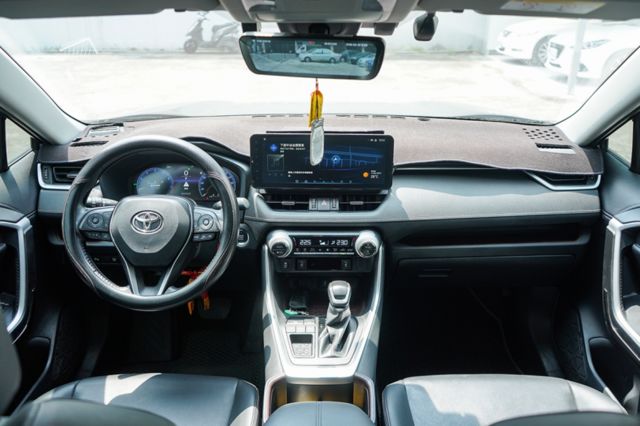 旗艦版換後尾門、里程僅跑5萬9、環景、電動座椅、導航、免key、電動尾門、整備中  第7張相片