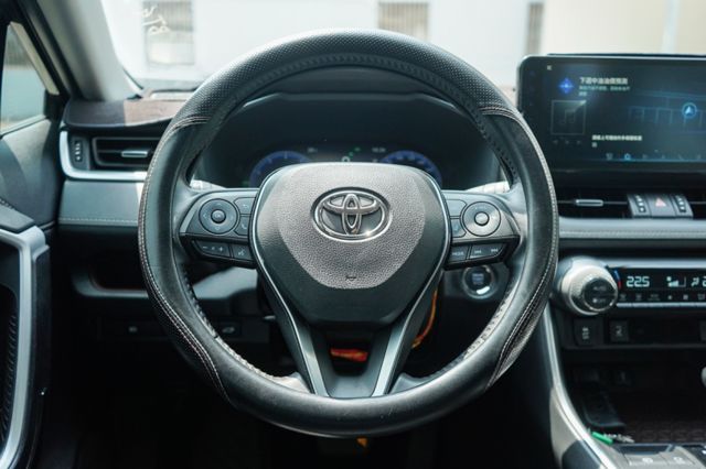 旗艦版換後尾門、里程僅跑5萬9、環景、電動座椅、導航、免key、電動尾門、整備中  第8張相片