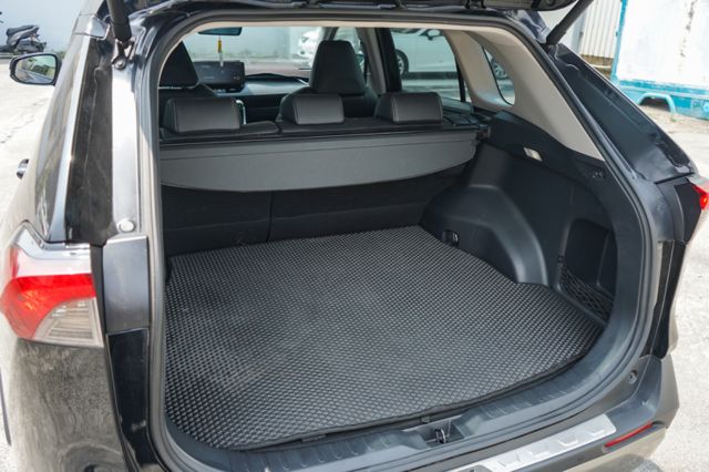 旗艦版換後尾門、里程僅跑5萬9、環景、電動座椅、導航、免key、電動尾門、整備中  第9張相片