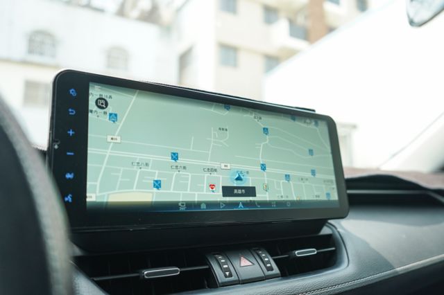 旗艦版換後尾門、里程僅跑5萬9、環景、電動座椅、導航、免key、電動尾門、整備中  第11張相片