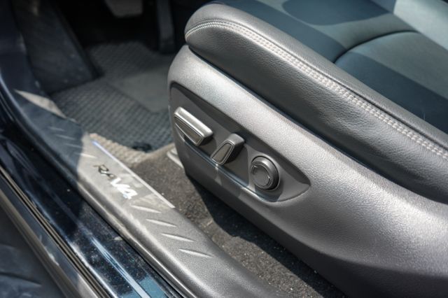 旗艦版換後尾門、里程僅跑5萬9、環景、電動座椅、導航、免key、電動尾門、整備中  第13張相片