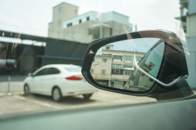 旗艦版換後尾門、里程僅跑5萬9、環景、電動座椅、導航、免key、電動尾門、整備中  第14張相片