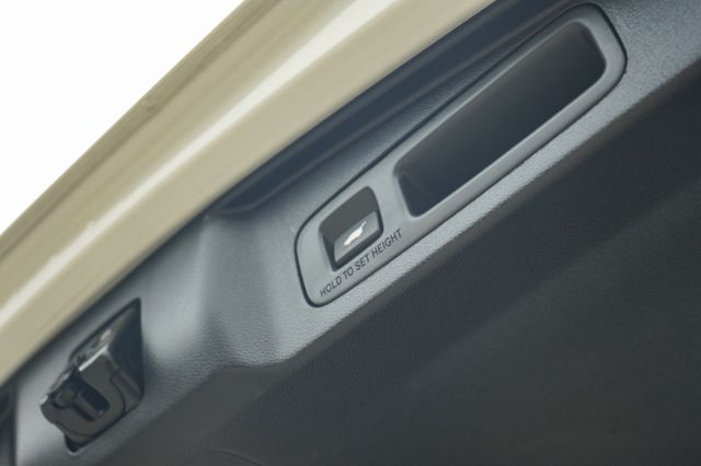 S版、里程總11萬多、渦輪增壓、倒車顯影、導航、全景天窗、電動座椅、免KEY、整備中  第9張相片