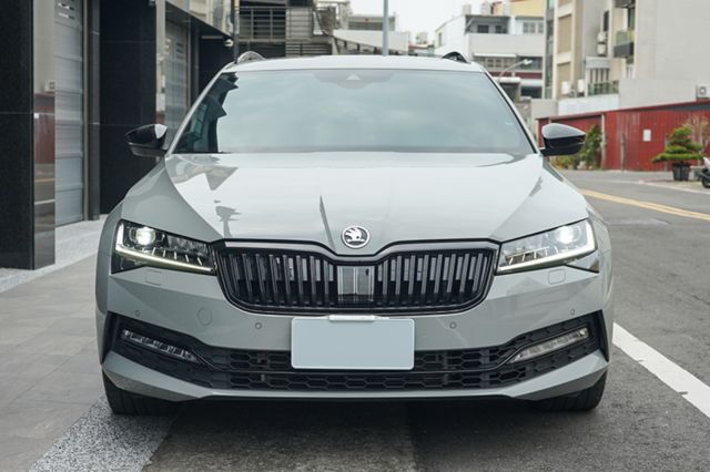 sport line 4*4版、渦增、倒顯、導航、免KEY、定速、跟車、電尾、電動座椅、全景天窗  第2張相片