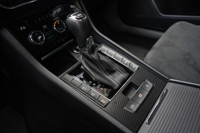sport line 4*4版、渦增、倒顯、導航、免KEY、定速、跟車、電尾、電動座椅、全景天窗  第13張相片