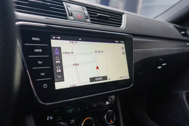 sport line 4*4版、渦增、倒顯、導航、免KEY、定速、跟車、電尾、電動座椅、全景天窗  第16張相片