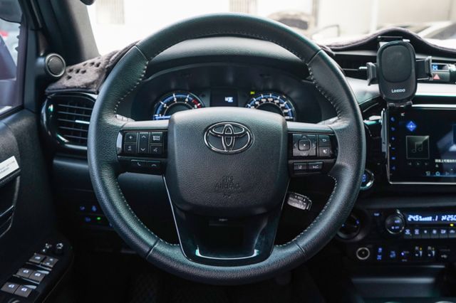 4wd 柴油2.8、里程1萬多、渦輪增壓、雙前通風座椅、環景、導航、電座、跟車、免key、電子後視鏡、整備中  第8張相片
