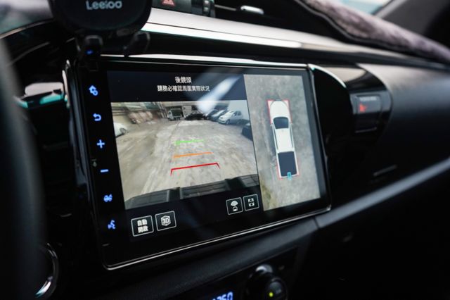 4wd 柴油2.8、里程1萬多、渦輪增壓、雙前通風座椅、環景、導航、電座、跟車、免key、電子後視鏡、整備中  第10張相片