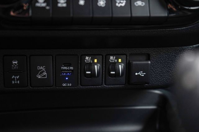 4wd 柴油2.8、里程1萬多、渦輪增壓、雙前通風座椅、環景、導航、電座、跟車、免key、電子後視鏡、整備中  第15張相片