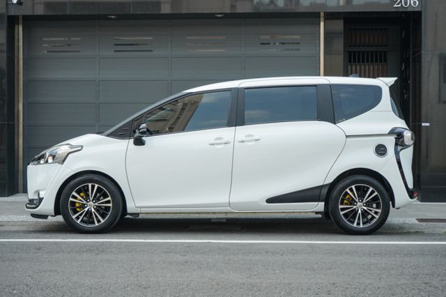 豪華+1.8、里程6萬多、單邊電動門、導航、倒車顯影、盲點、免key、定速、抬顯  第5張相片
