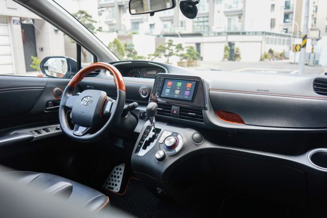 豪華+1.8、里程6萬多、單邊電動門、導航、倒車顯影、盲點、免key、定速、抬顯  第9張相片