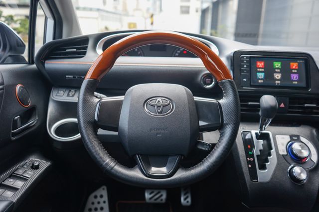豪華+1.8、里程6萬多、單邊電動門、導航、倒車顯影、盲點、免key、定速、抬顯  第13張相片