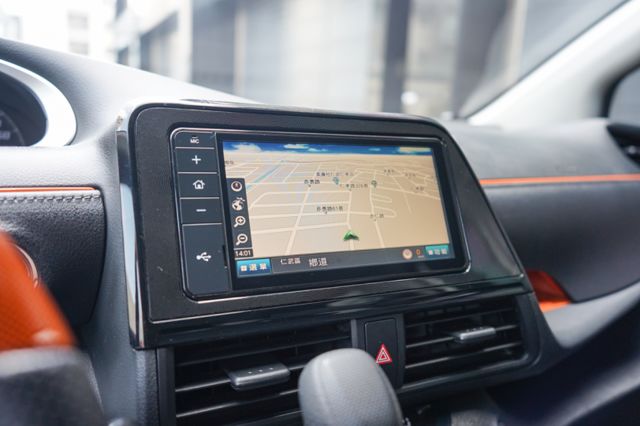 豪華+1.8、里程6萬多、單邊電動門、導航、倒車顯影、盲點、免key、定速、抬顯  第16張相片